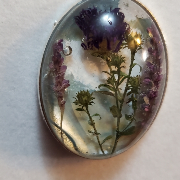 Flower collage necklace - Picture 2 of 6